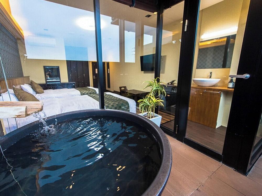 swimming pool spa