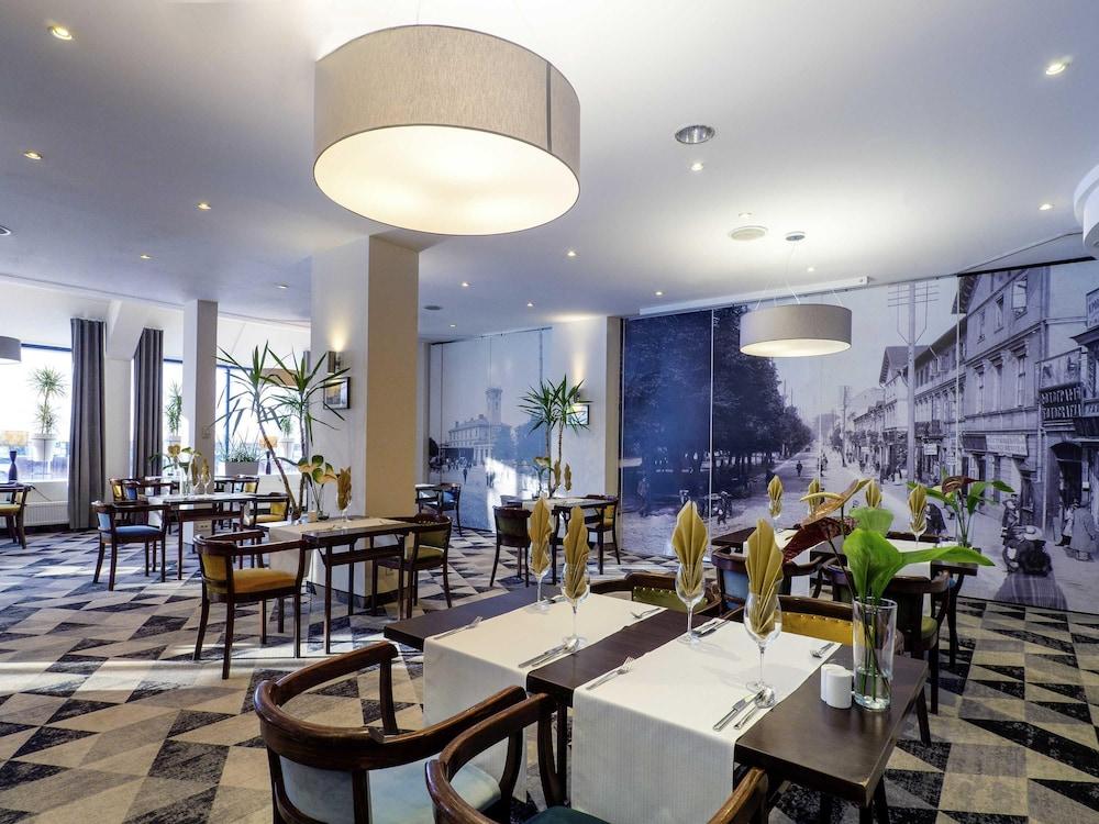 restaurant cafeteria