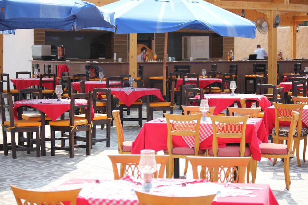 restaurant cafeteria