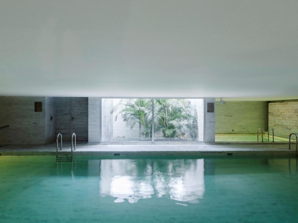swimming pool spa