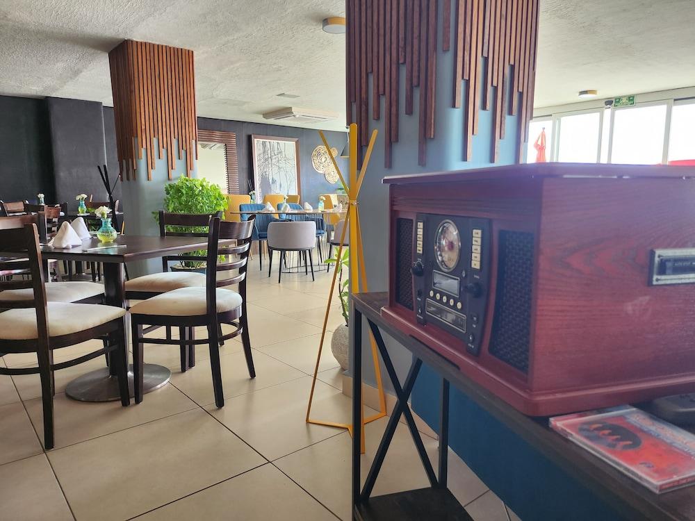 restaurant cafeteria