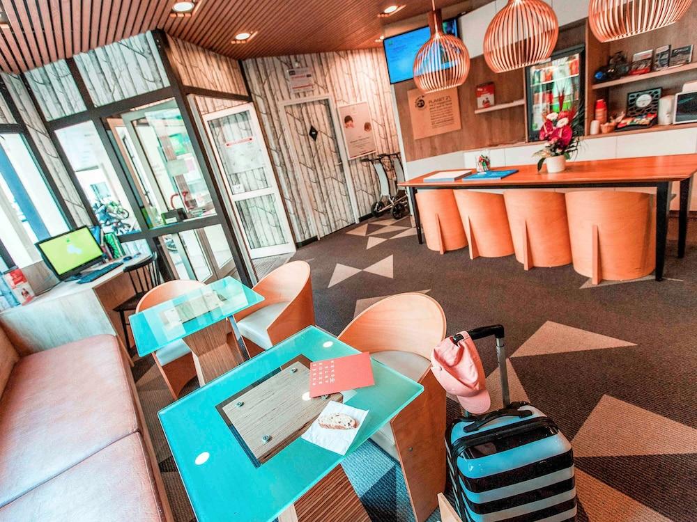 restaurant cafeteria