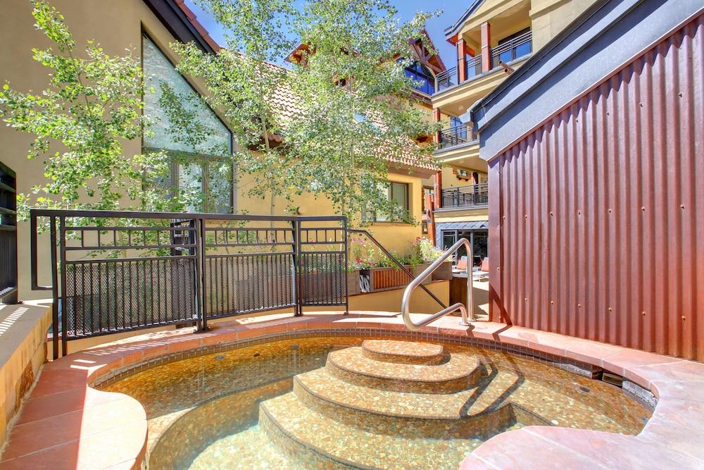 swimming pool spa