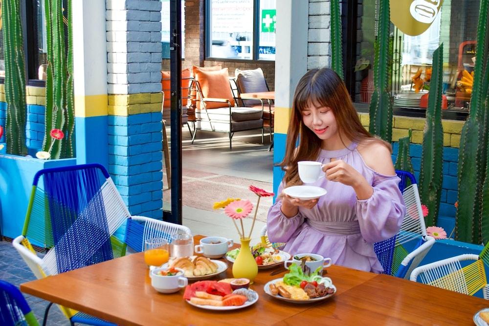 restaurant cafeteria