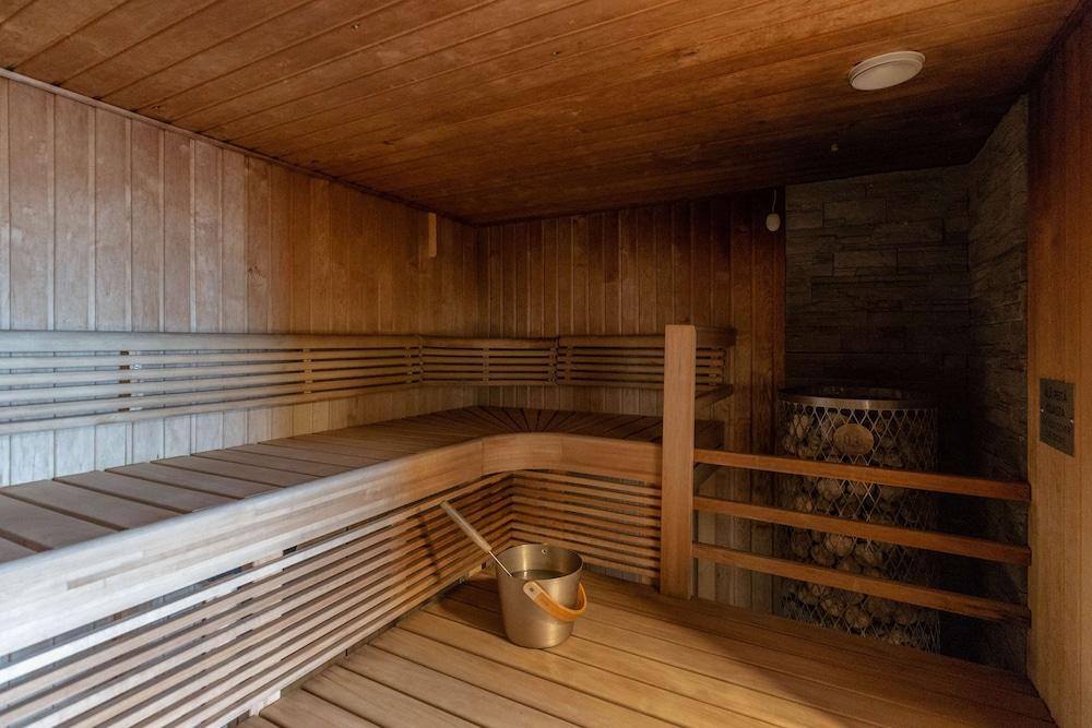 swimming pool spa