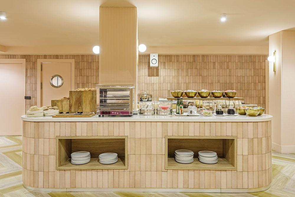 restaurant cafeteria