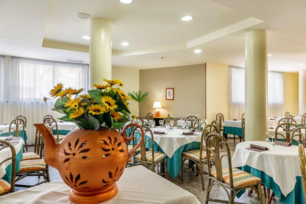 restaurant-cafeteria