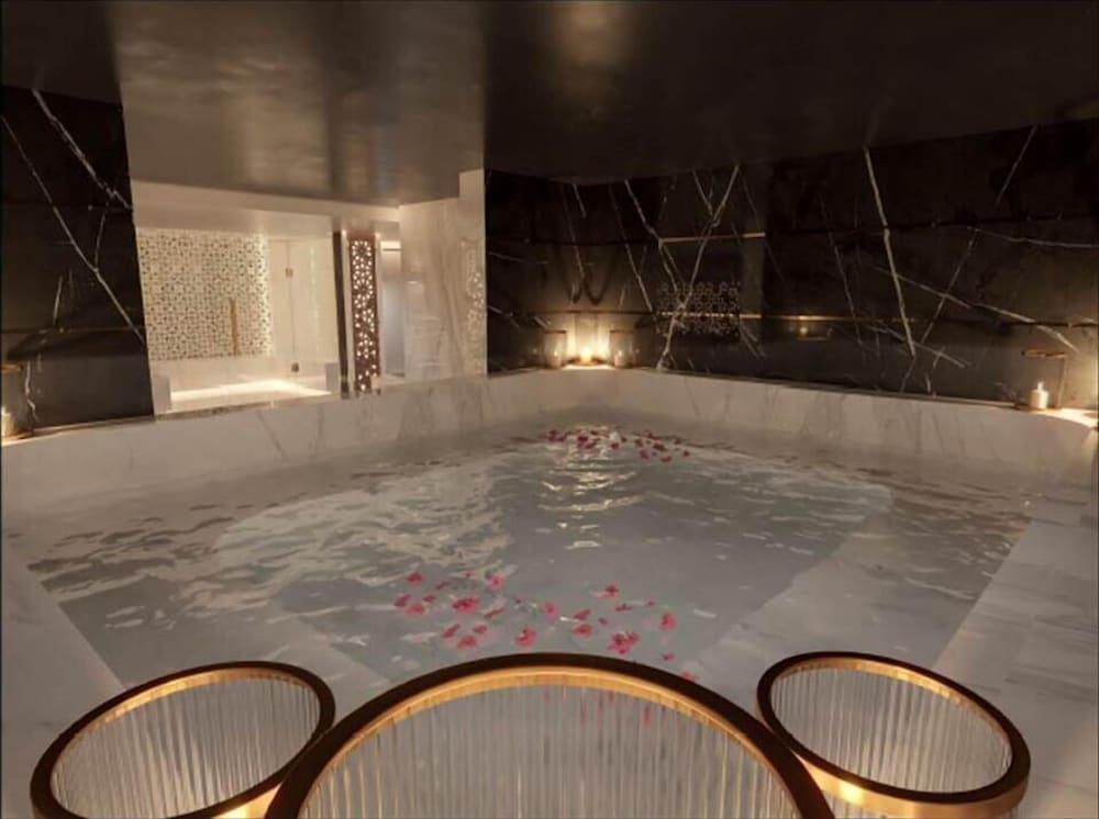 swimming pool spa