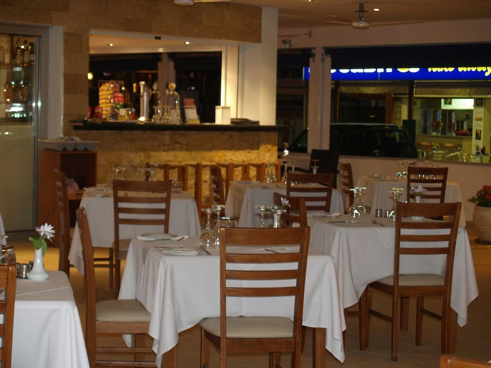 restaurant cafeteria