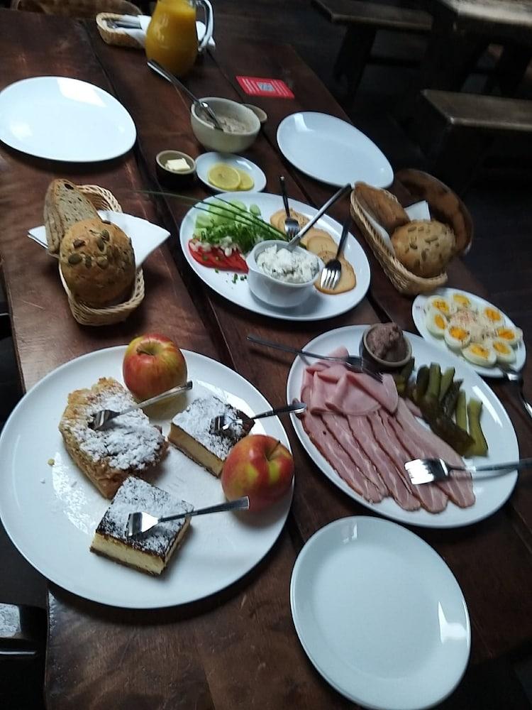 restaurant-cafeteria