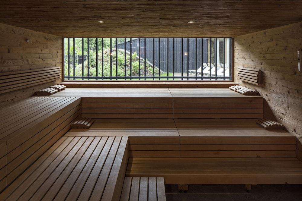 swimming pool spa