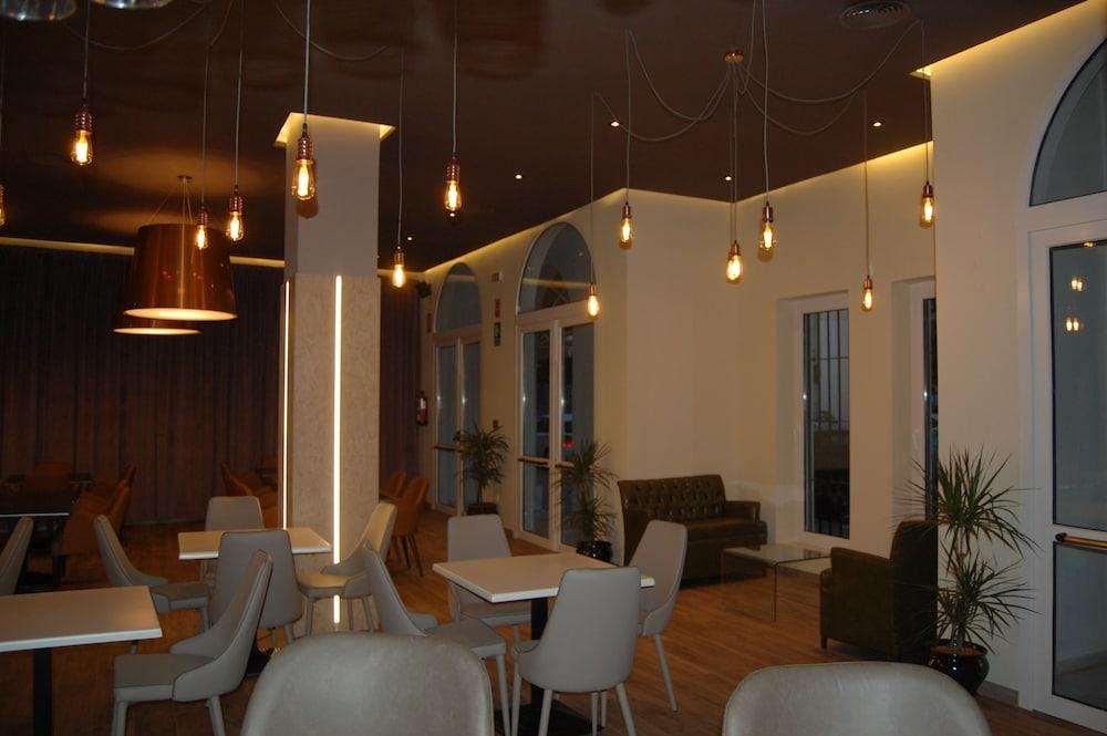 restaurant-cafeteria