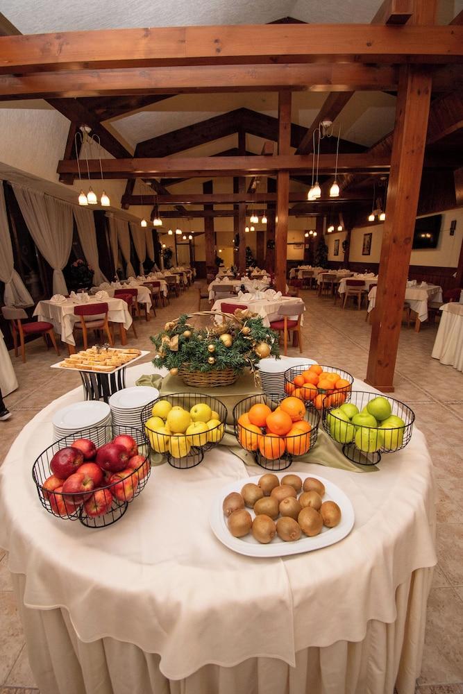 restaurant cafeteria