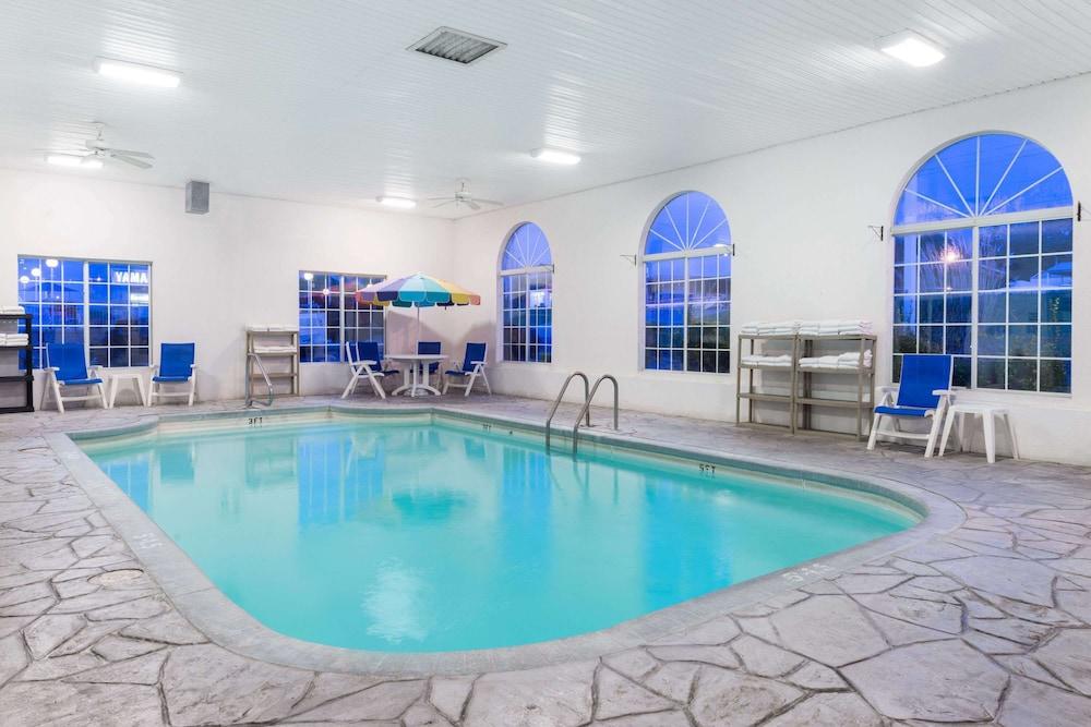 swimming pool spa