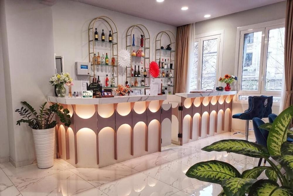 restaurant cafeteria