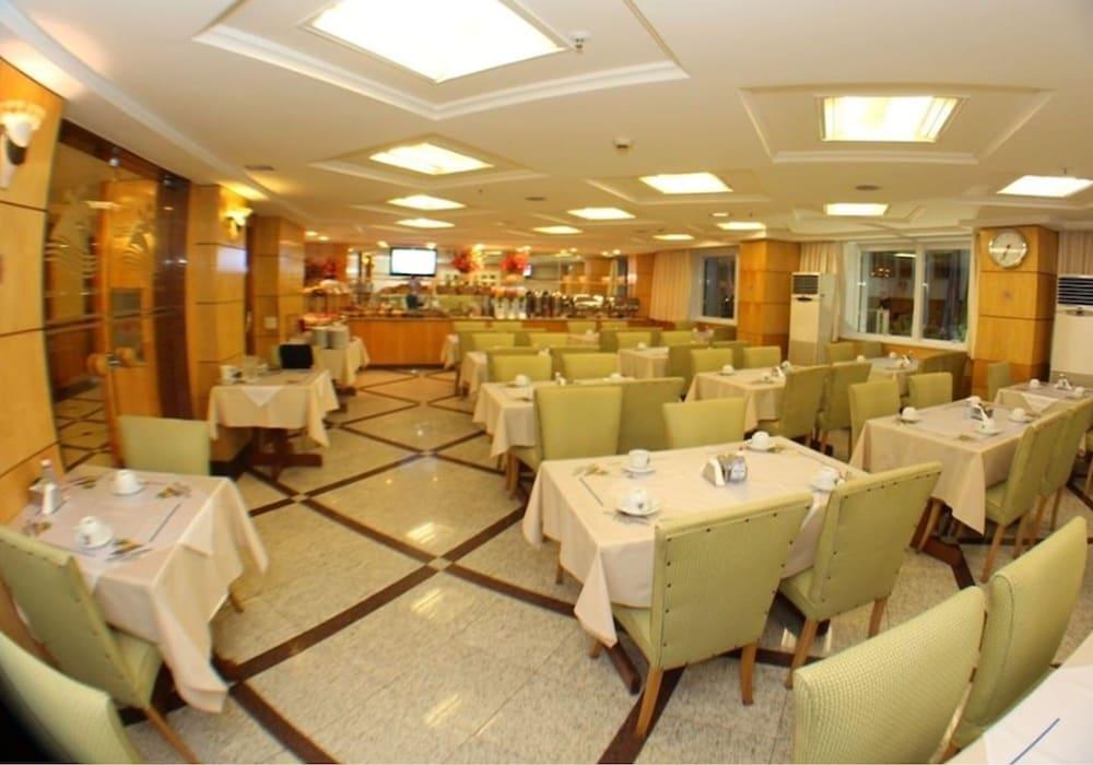 restaurant cafeteria