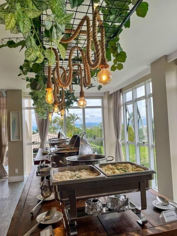 restaurant cafeteria