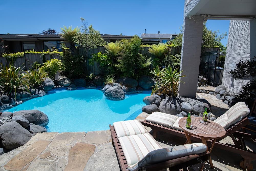 swimming pool spa