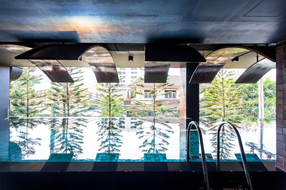 swimming pool spa