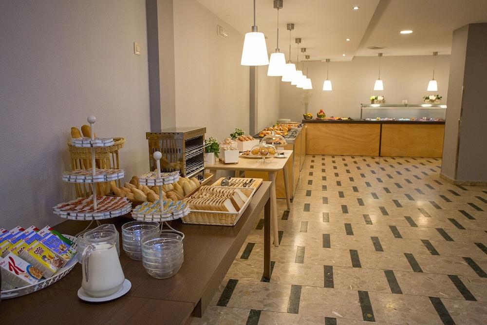 restaurant cafeteria