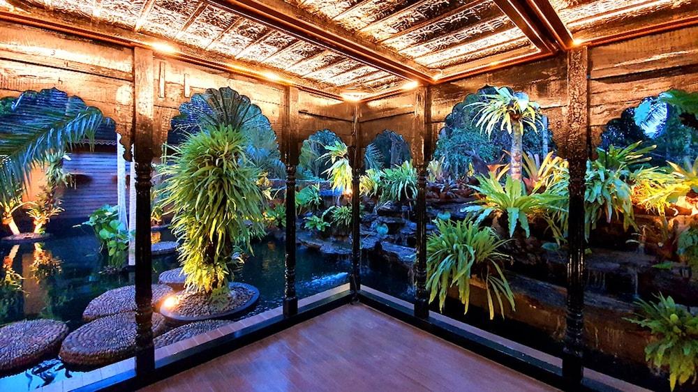 swimming pool spa