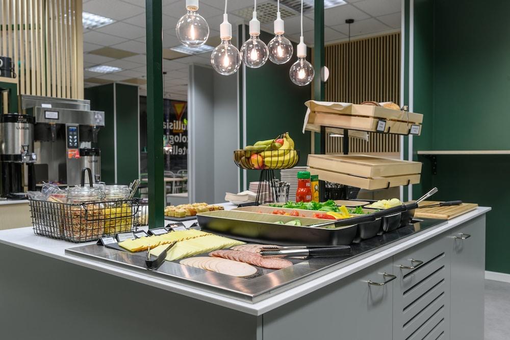restaurant cafeteria