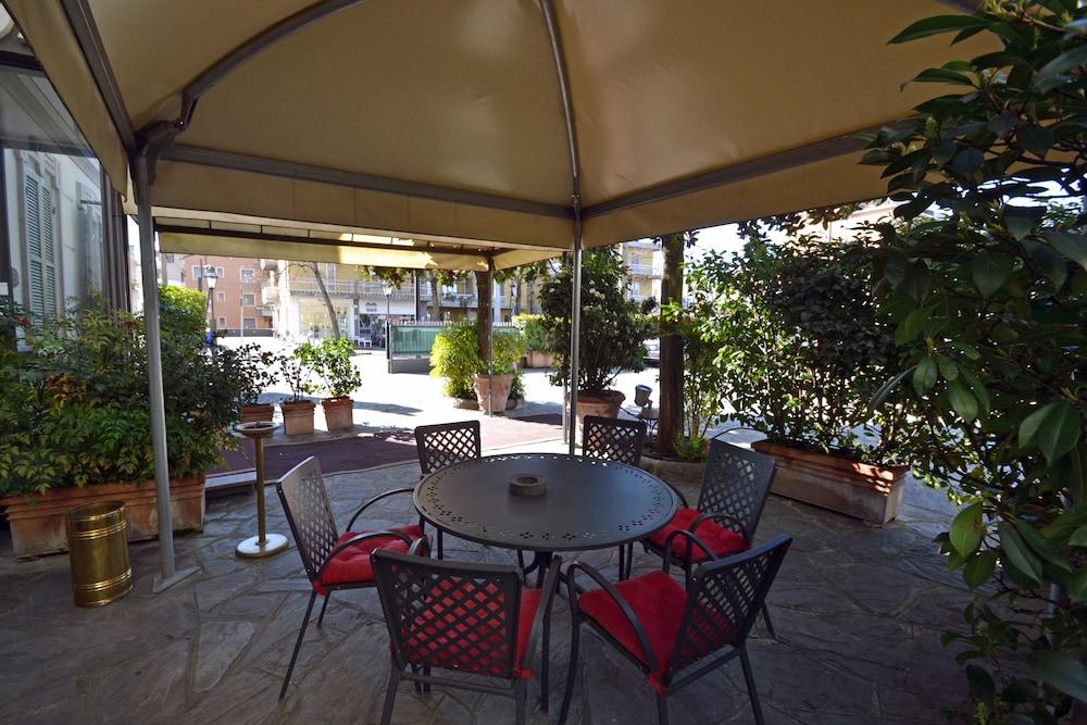 restaurant-cafeteria