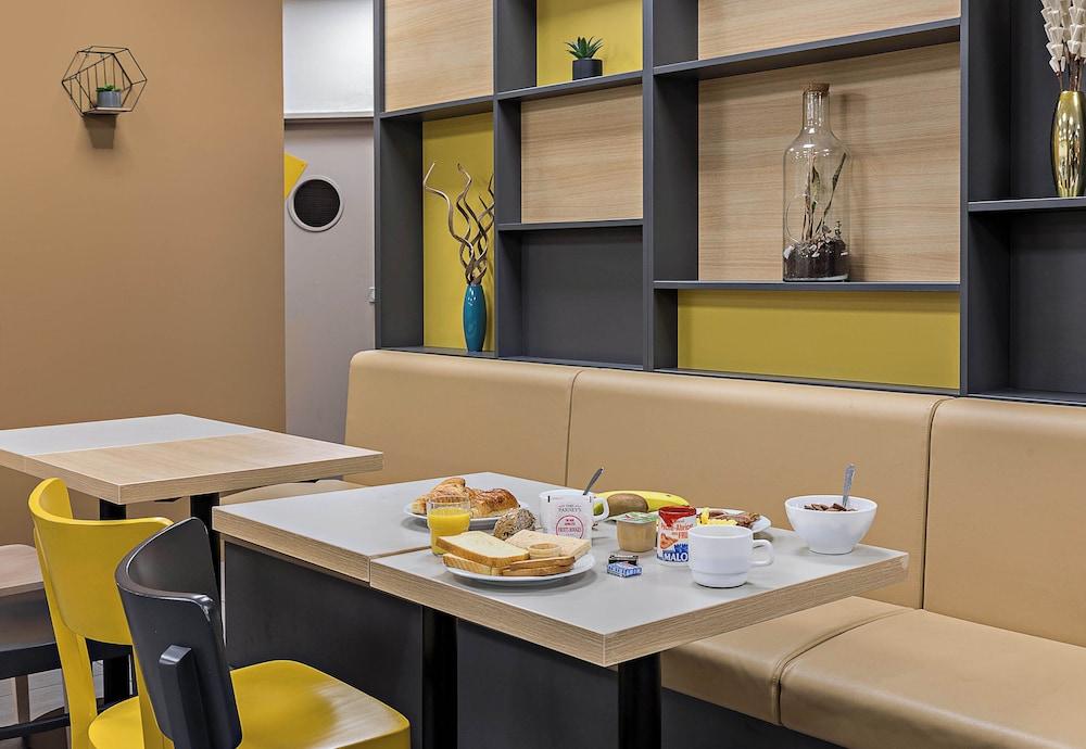 restaurant cafeteria