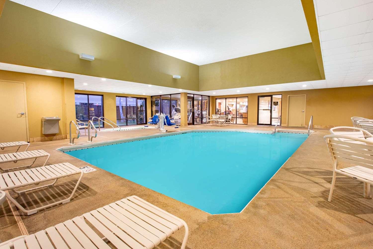 swimming pool spa