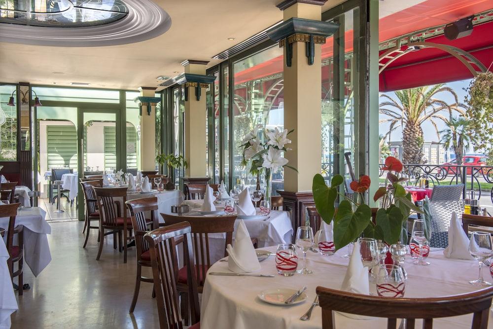 restaurant cafeteria