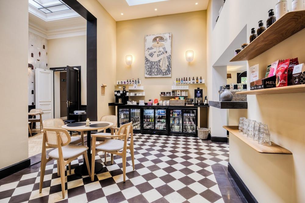 restaurant cafeteria