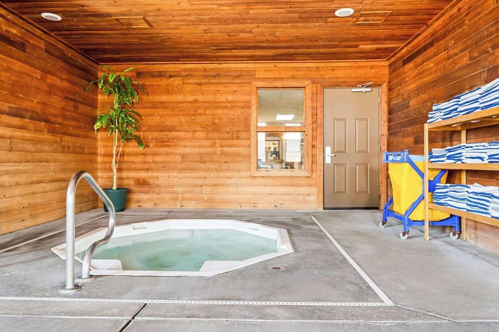 swimming pool spa
