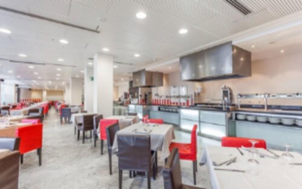 restaurant cafeteria