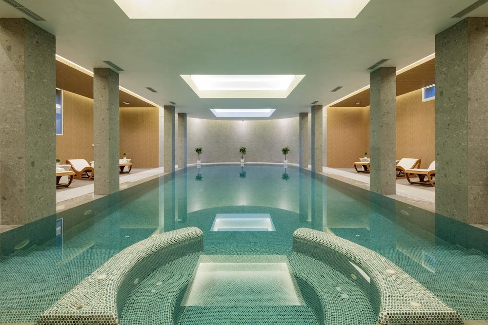 swimming pool spa