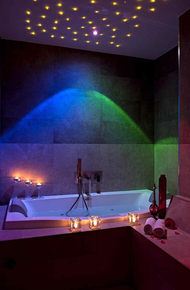 swimming pool spa