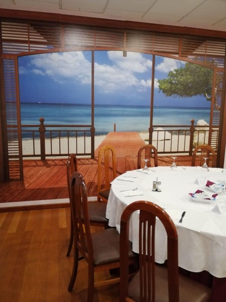 restaurant cafeteria