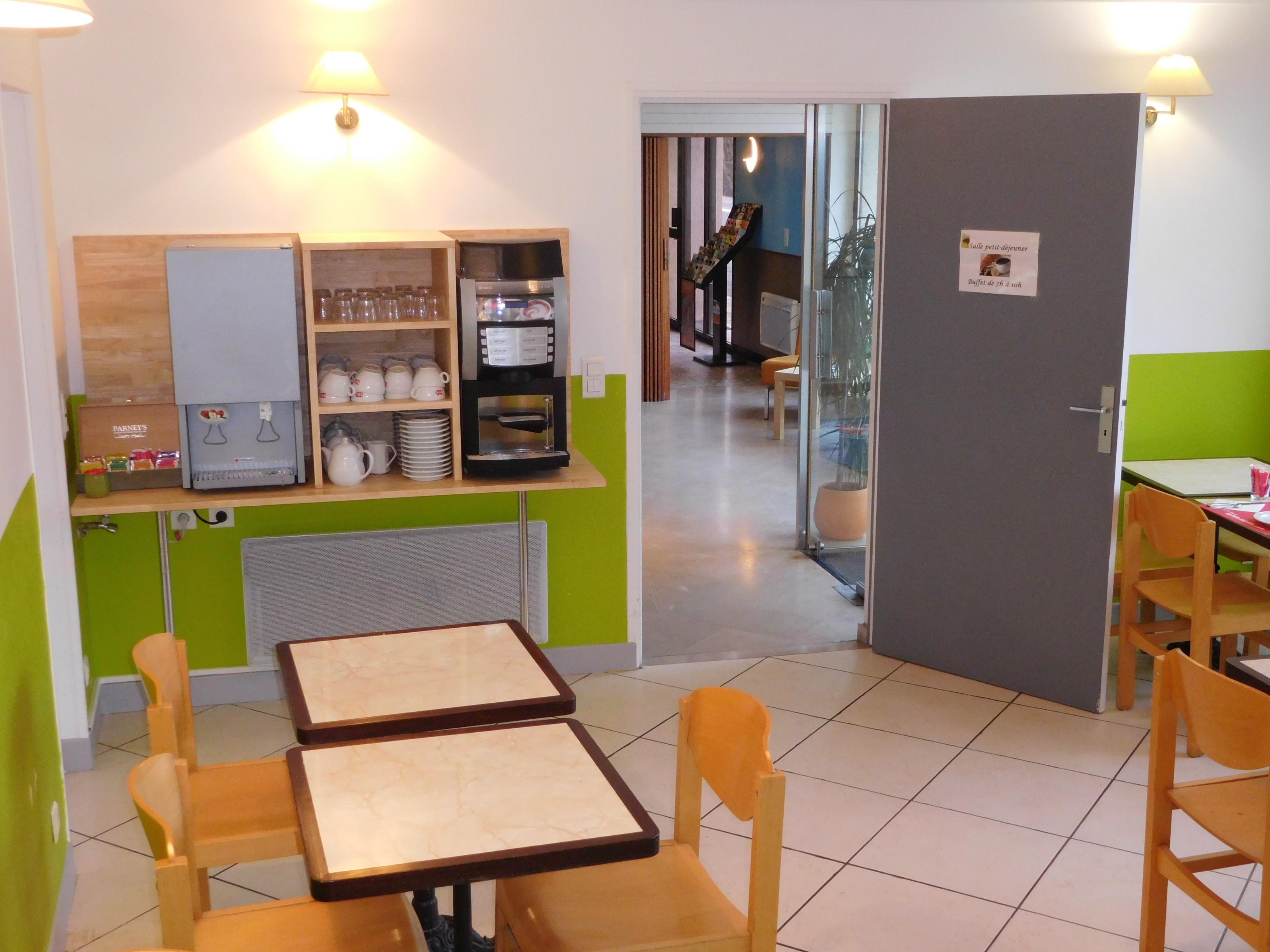 restaurant cafeteria