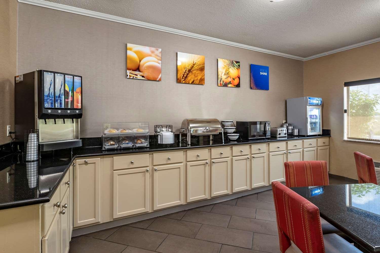 restaurant cafeteria