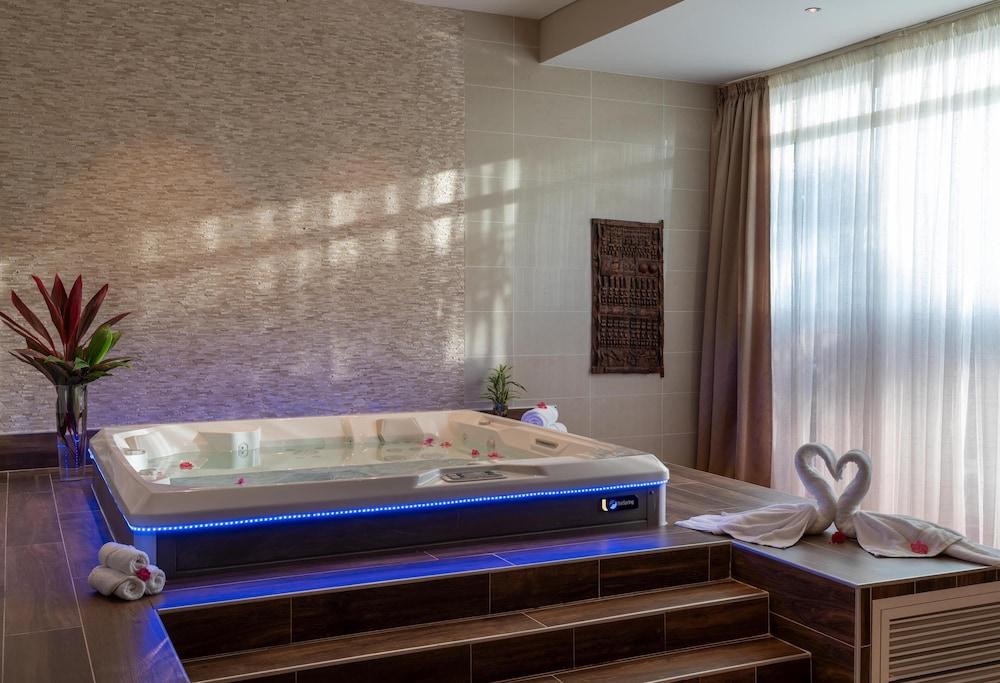 swimming pool spa