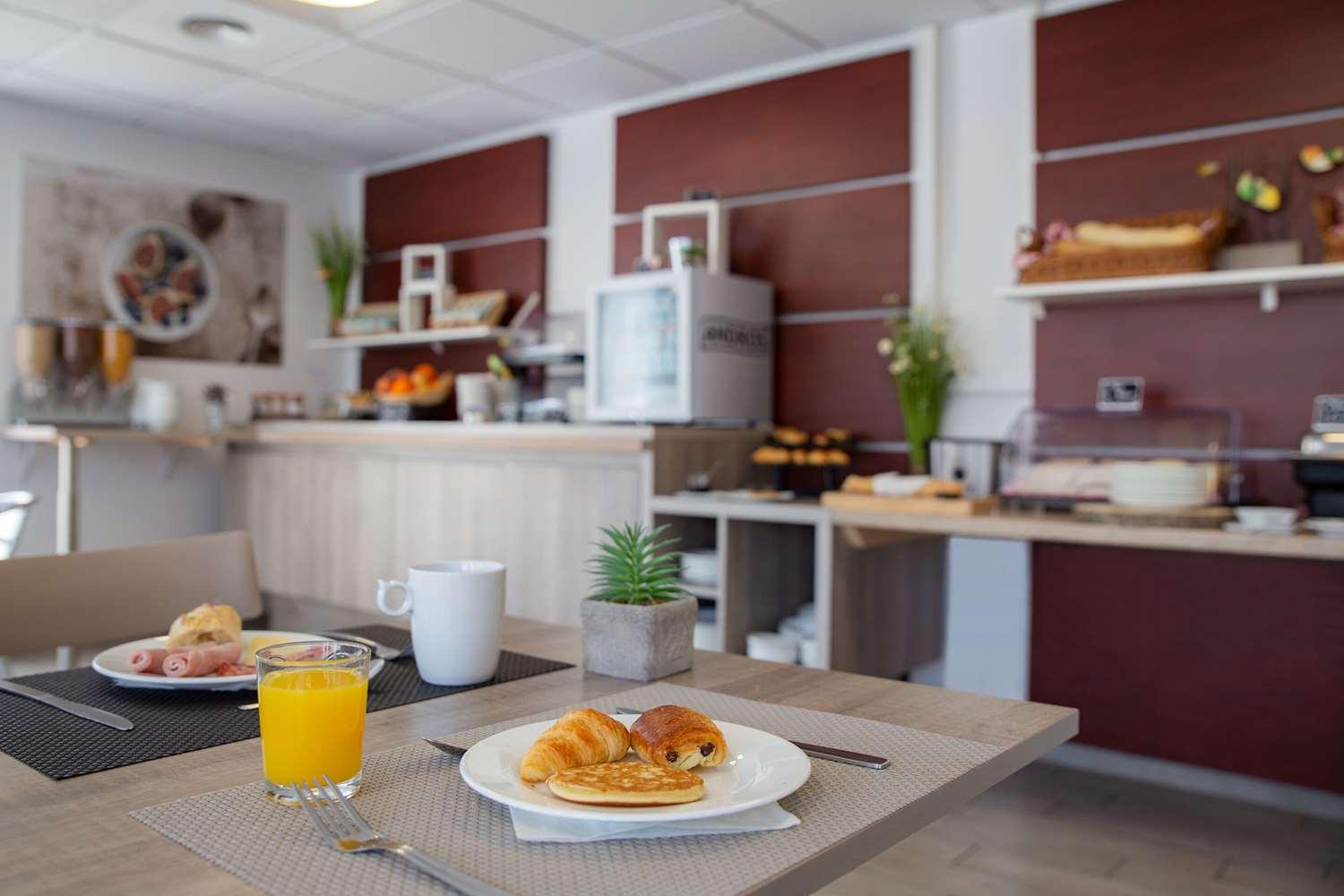 restaurant cafeteria