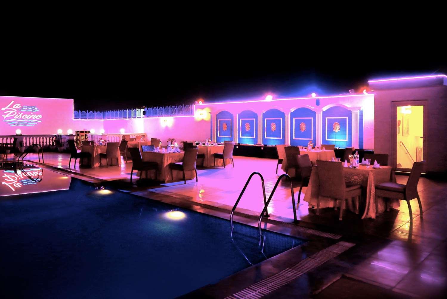 swimming pool spa