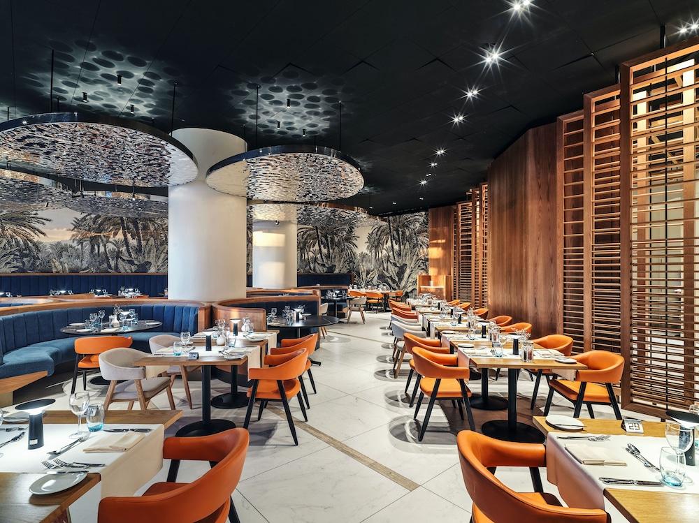 restaurant cafeteria