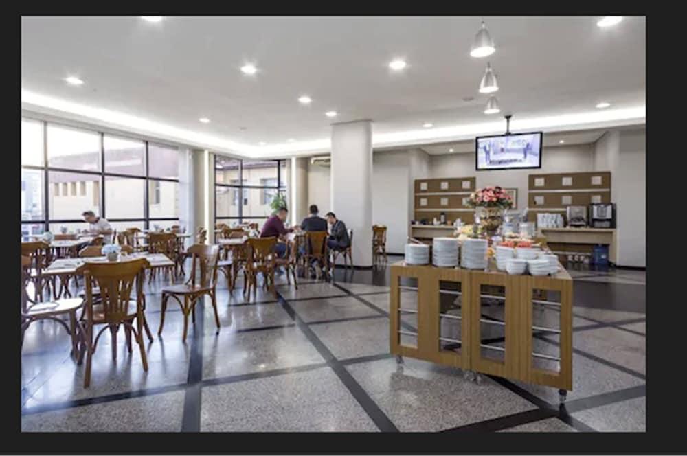 restaurant-cafeteria