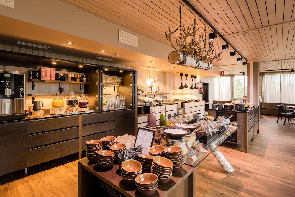 restaurant cafeteria