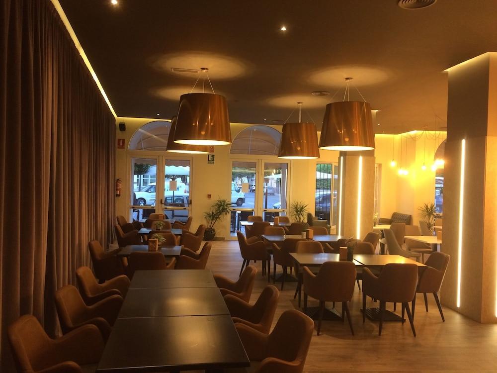 restaurant cafeteria
