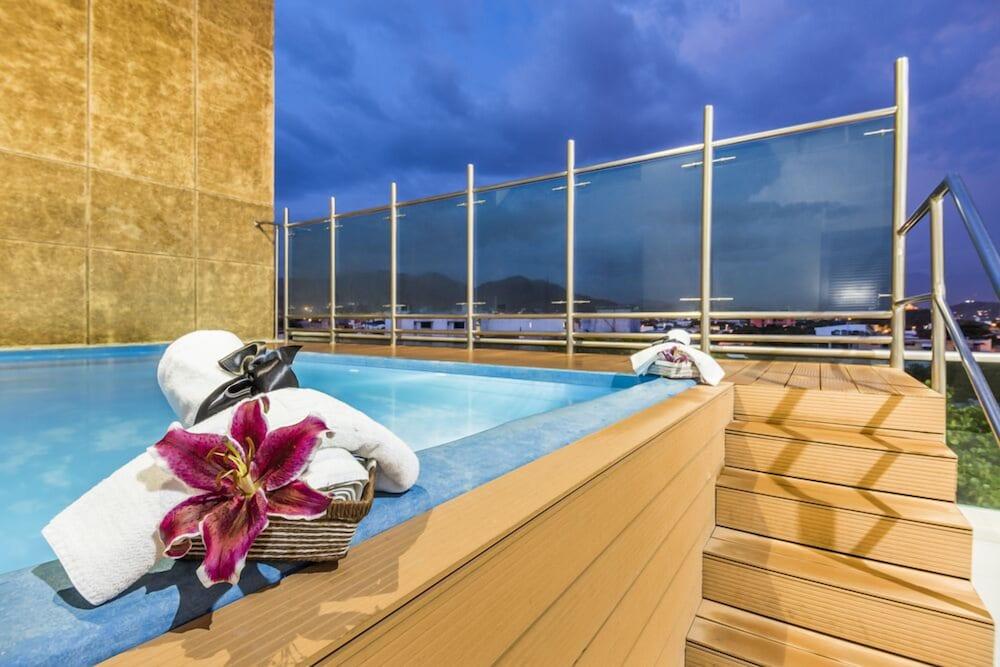 swimming pool spa