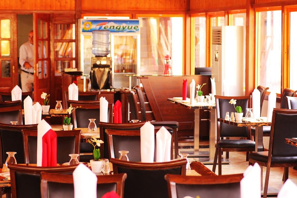 restaurant cafeteria