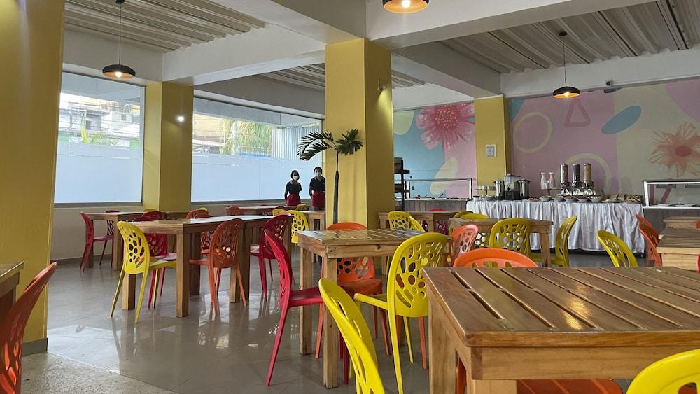 restaurant cafeteria