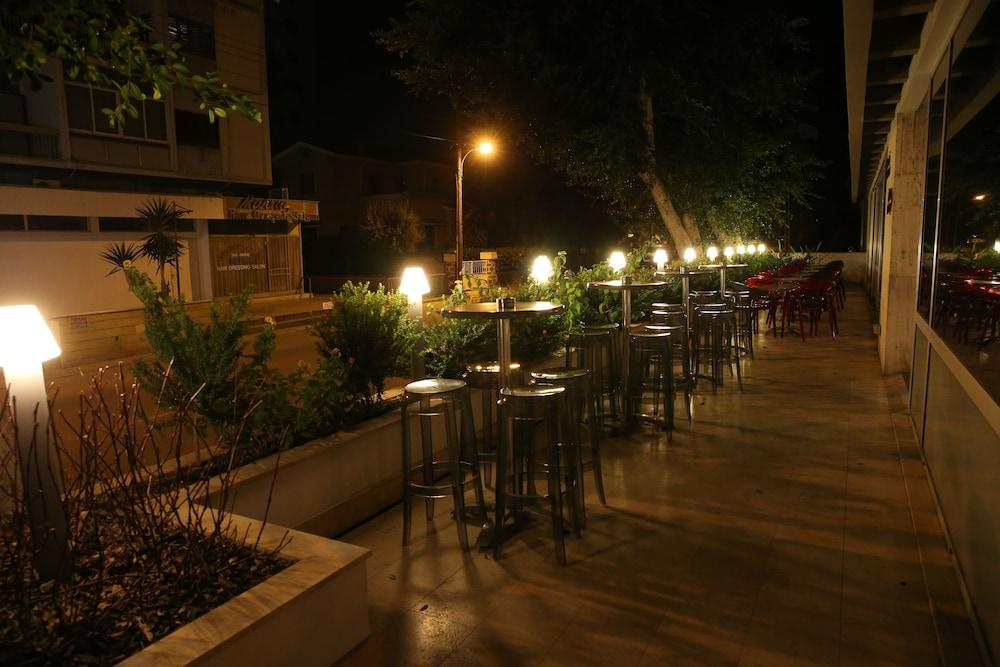 restaurant-cafeteria