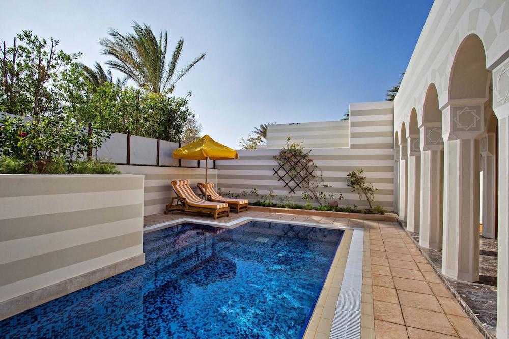 swimming pool spa